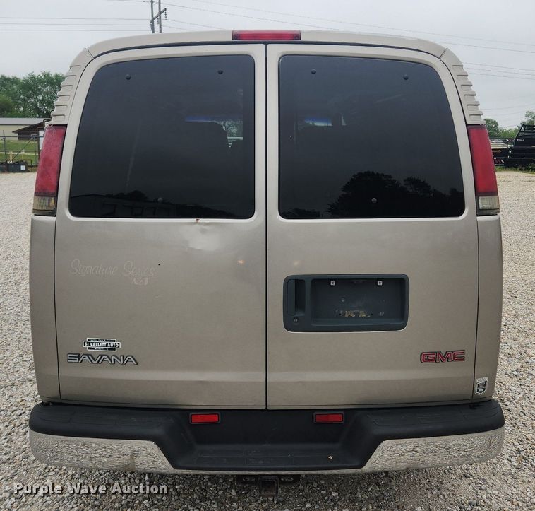 image for item LX9557 2002 GMC Savana G1500  van