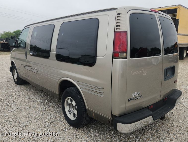 image for item LX9557 2002 GMC Savana G1500  van