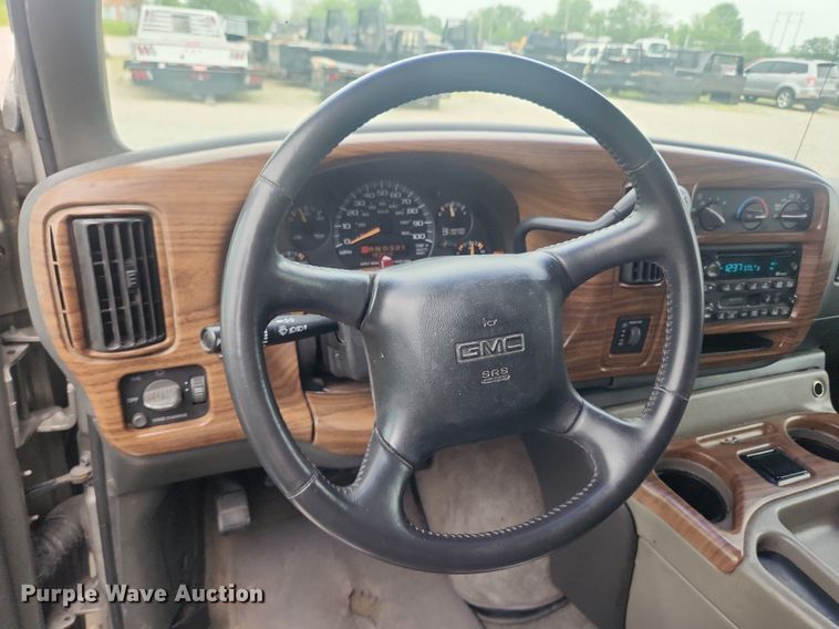 image for item LX9557 2002 GMC Savana G1500  van