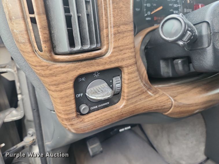 image for item LX9557 2002 GMC Savana G1500  van