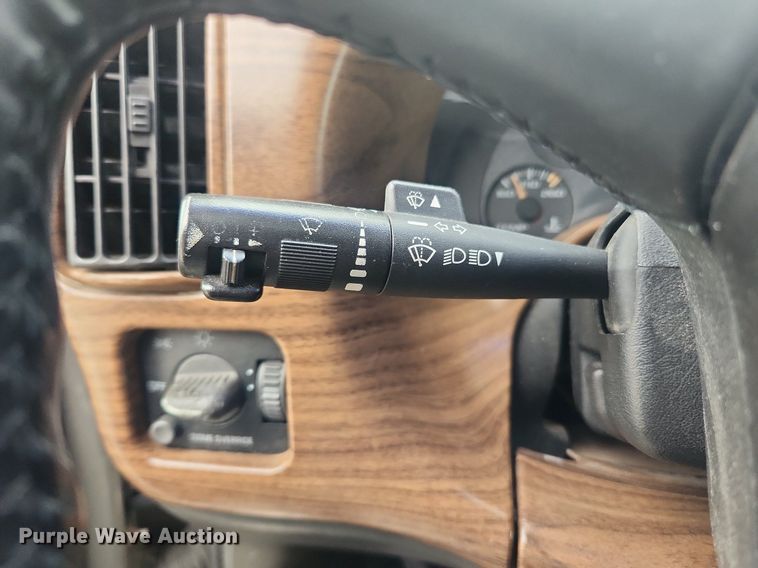 image for item LX9557 2002 GMC Savana G1500  van