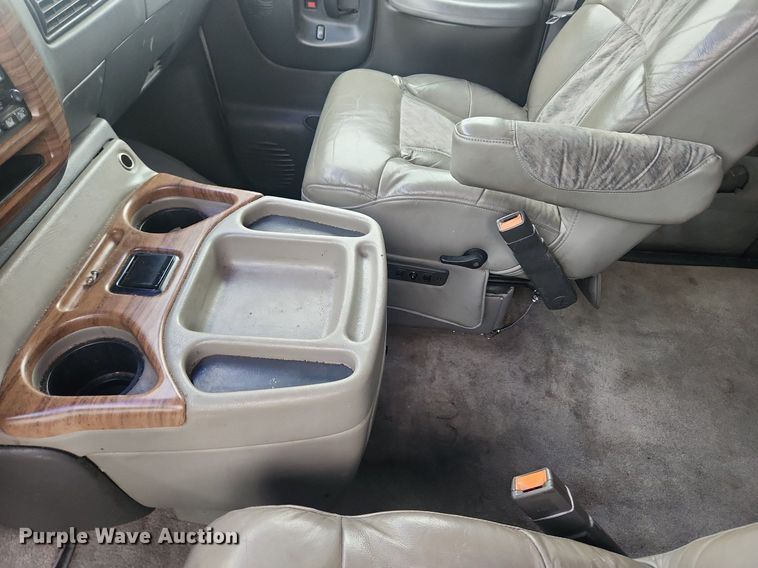 image for item LX9557 2002 GMC Savana G1500  van