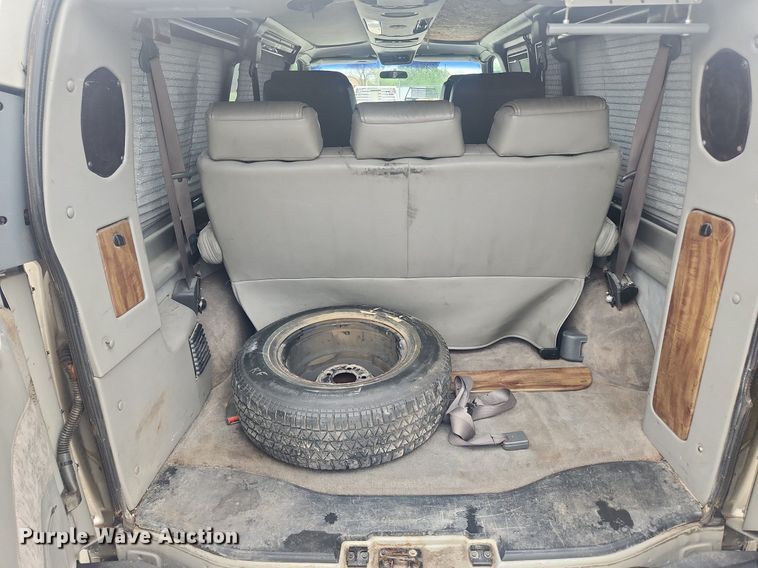 image for item LX9557 2002 GMC Savana G1500  van