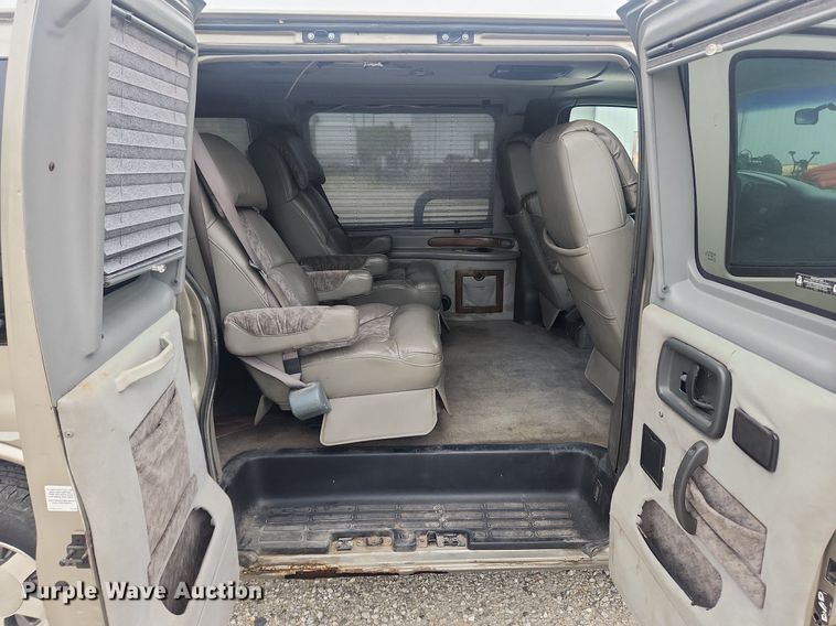 image for item LX9557 2002 GMC Savana G1500  van