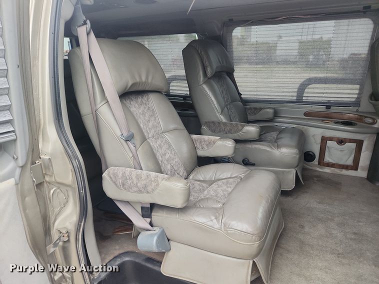 image for item LX9557 2002 GMC Savana G1500  van