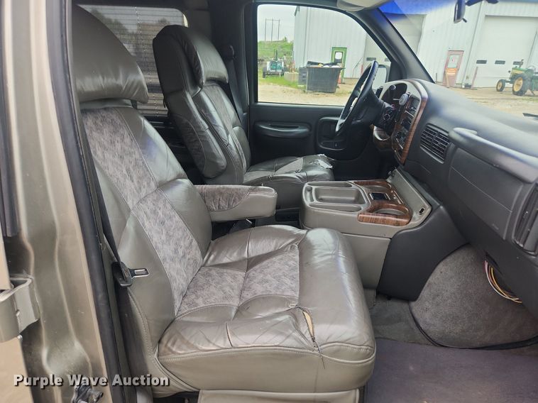 image for item LX9557 2002 GMC Savana G1500  van