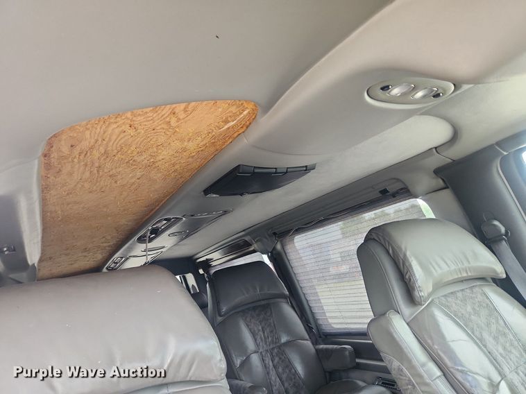 image for item LX9557 2002 GMC Savana G1500  van
