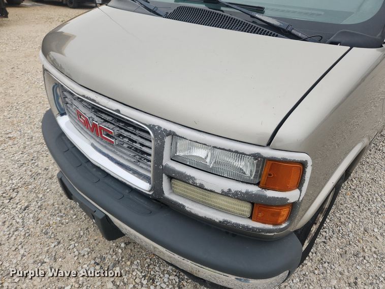 image for item LX9557 2002 GMC Savana G1500  van