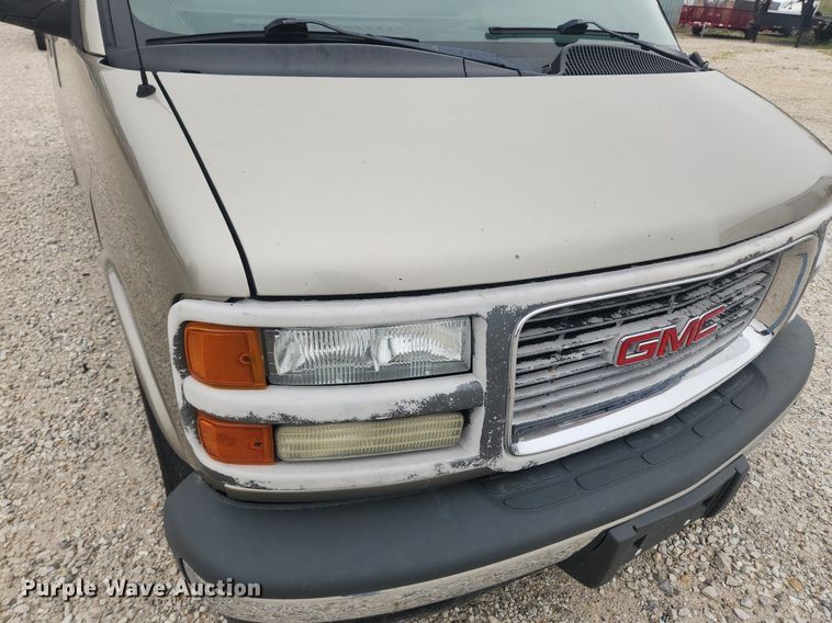 image for item LX9557 2002 GMC Savana G1500  van