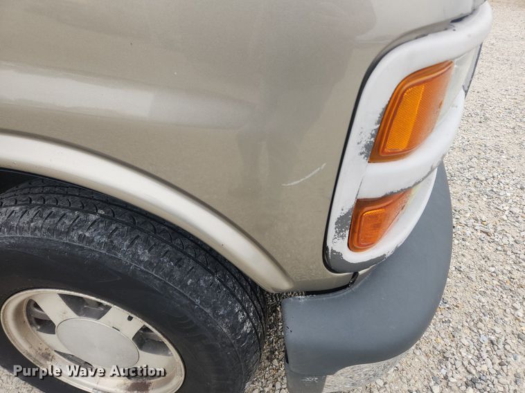 image for item LX9557 2002 GMC Savana G1500  van