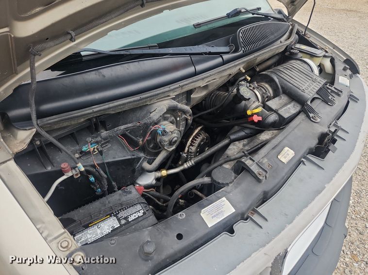 image for item LX9557 2002 GMC Savana G1500  van