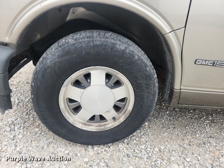 image for item LX9557 2002 GMC Savana G1500  van