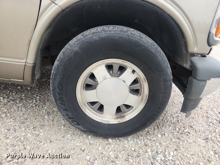 image for item LX9557 2002 GMC Savana G1500  van