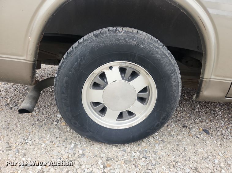 image for item LX9557 2002 GMC Savana G1500  van