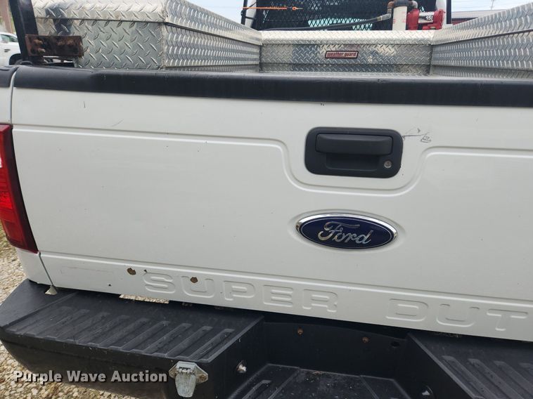 image for item LX9558 2013 Ford F350 Super Duty XL  Crew Cab pickup truck