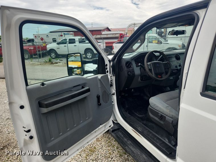 image for item LX9558 2013 Ford F350 Super Duty XL  Crew Cab pickup truck