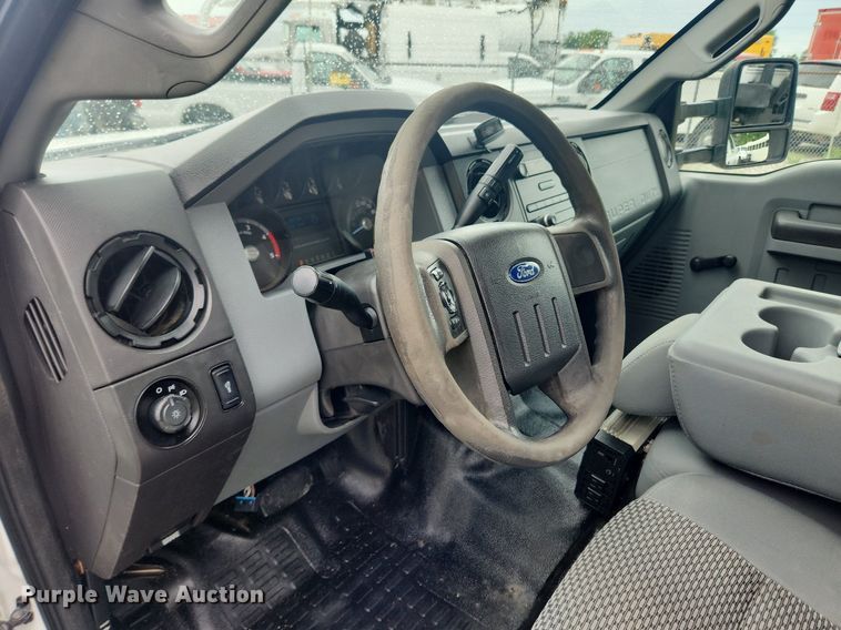 image for item LX9558 2013 Ford F350 Super Duty XL  Crew Cab pickup truck