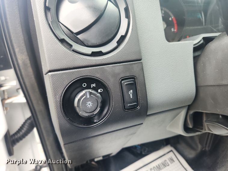 image for item LX9558 2013 Ford F350 Super Duty XL  Crew Cab pickup truck