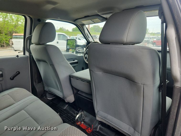 image for item LX9558 2013 Ford F350 Super Duty XL  Crew Cab pickup truck