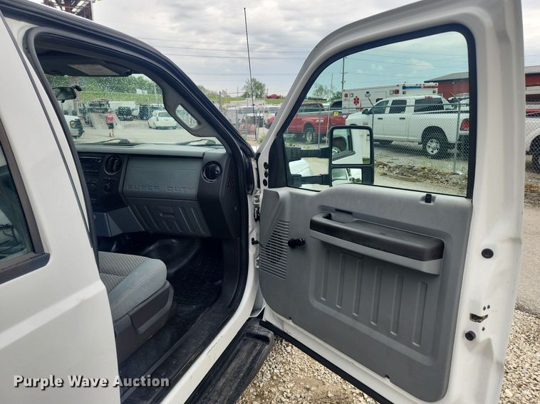 image for item LX9558 2013 Ford F350 Super Duty XL  Crew Cab pickup truck