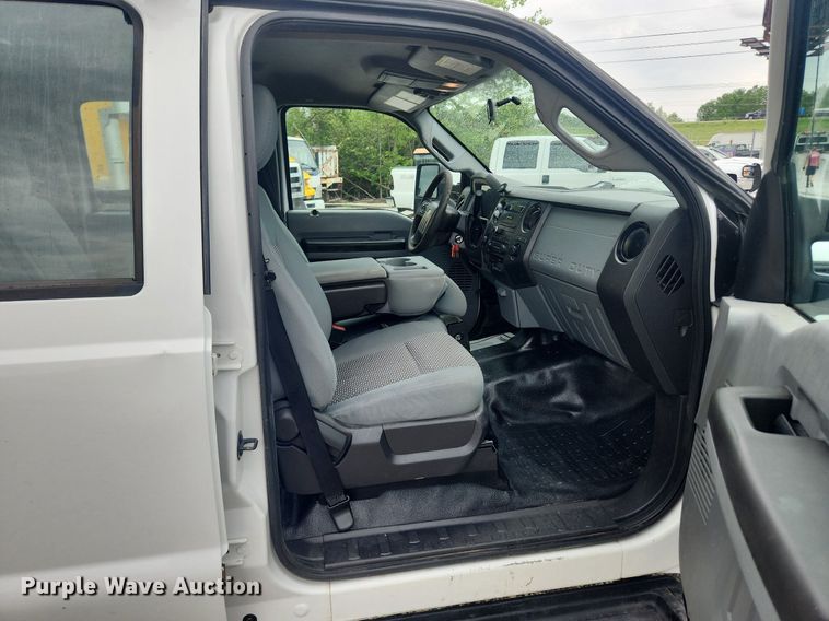 image for item LX9558 2013 Ford F350 Super Duty XL  Crew Cab pickup truck