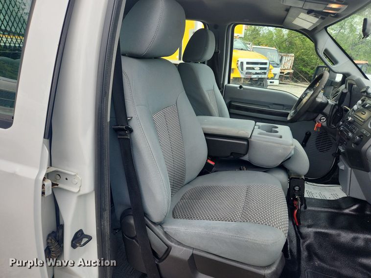 image for item LX9558 2013 Ford F350 Super Duty XL  Crew Cab pickup truck