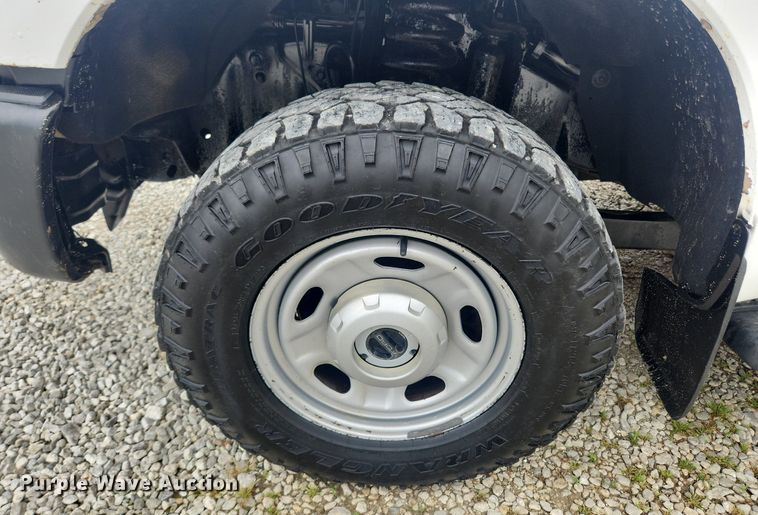 image for item LX9558 2013 Ford F350 Super Duty XL  Crew Cab pickup truck