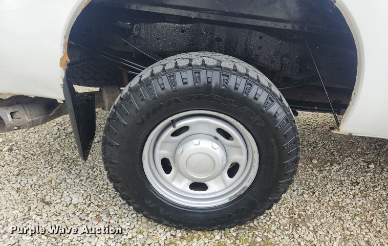 image for item LX9558 2013 Ford F350 Super Duty XL  Crew Cab pickup truck