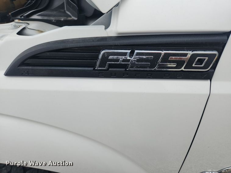 image for item LX9558 2013 Ford F350 Super Duty XL  Crew Cab pickup truck