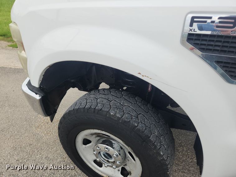image for item LX9559 2008 Ford F350 Super Duty XL  pickup truck
