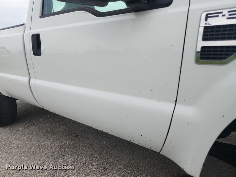 image for item LX9559 2008 Ford F350 Super Duty XL  pickup truck