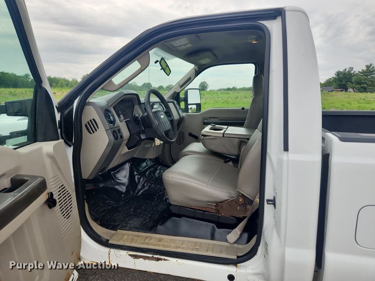 image for item LX9559 2008 Ford F350 Super Duty XL  pickup truck