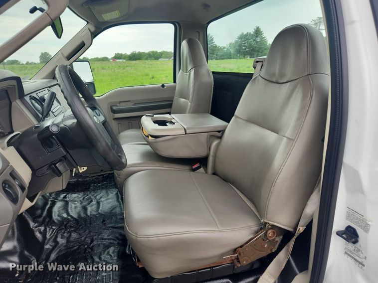 image for item LX9559 2008 Ford F350 Super Duty XL  pickup truck