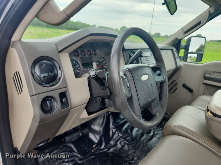 image for item LX9559 2008 Ford F350 Super Duty XL  pickup truck