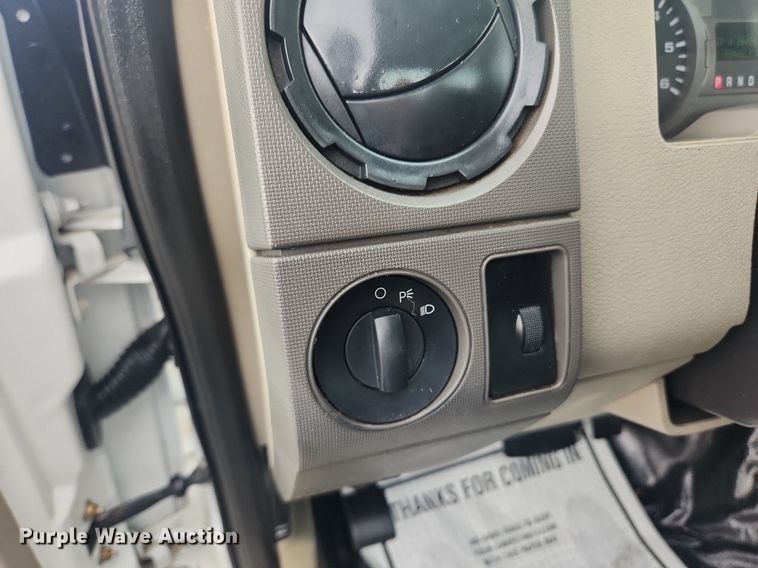 image for item LX9559 2008 Ford F350 Super Duty XL  pickup truck