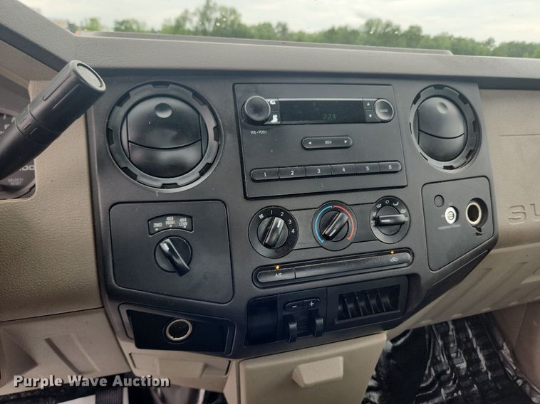 image for item LX9559 2008 Ford F350 Super Duty XL  pickup truck