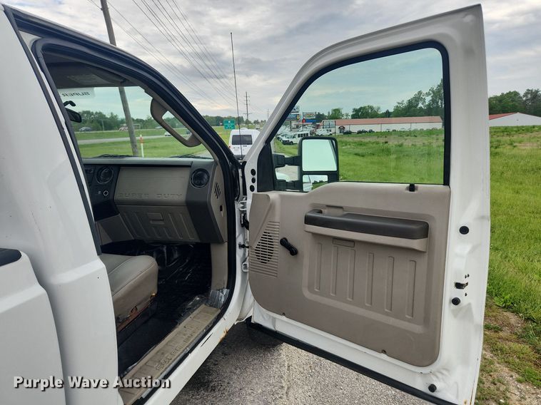 image for item LX9559 2008 Ford F350 Super Duty XL  pickup truck