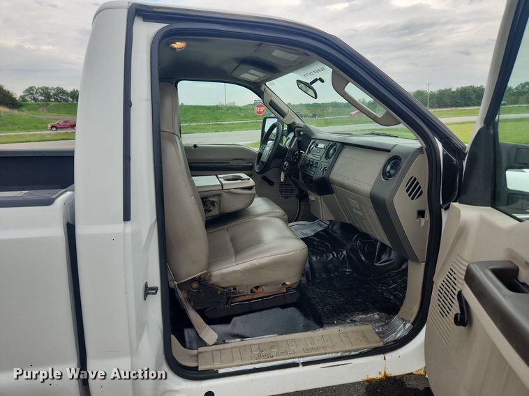 image for item LX9559 2008 Ford F350 Super Duty XL  pickup truck