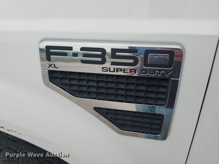 image for item LX9559 2008 Ford F350 Super Duty XL  pickup truck