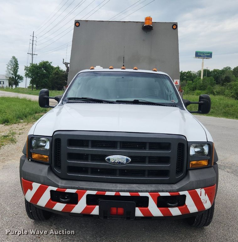 image for item LX9562 2005 Ford F450 Super Duty XL  utility / service truck