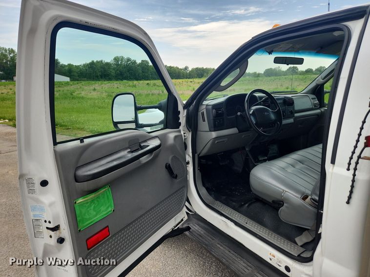 image for item LX9562 2005 Ford F450 Super Duty XL  utility / service truck