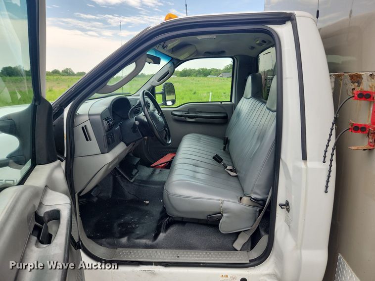 image for item LX9562 2005 Ford F450 Super Duty XL  utility / service truck