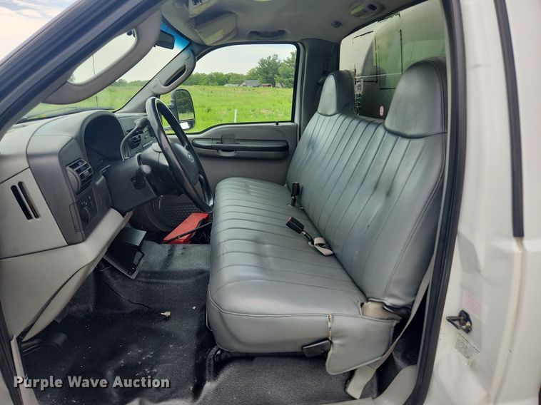 image for item LX9562 2005 Ford F450 Super Duty XL  utility / service truck