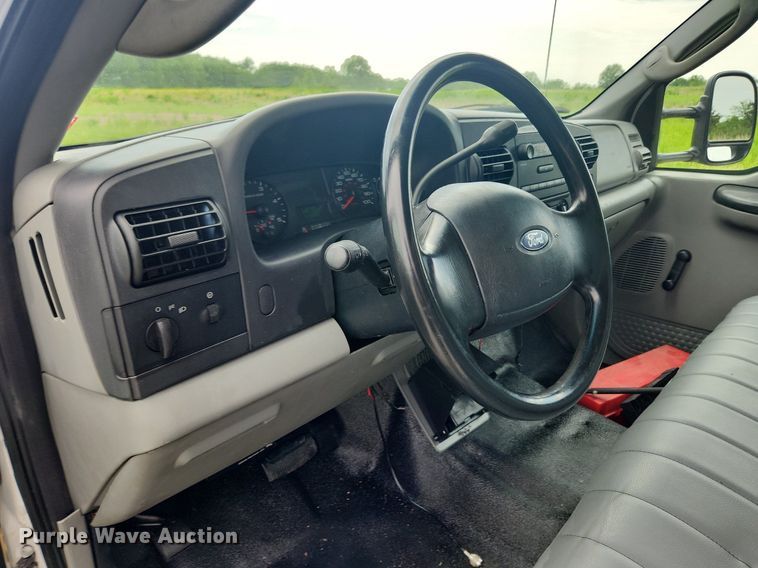 image for item LX9562 2005 Ford F450 Super Duty XL  utility / service truck