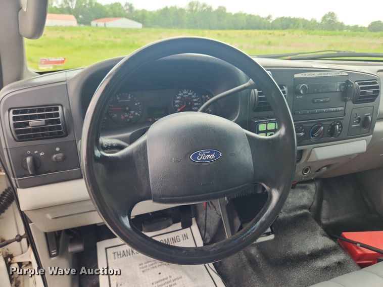 image for item LX9562 2005 Ford F450 Super Duty XL  utility / service truck