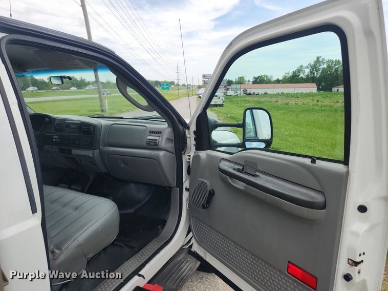 image for item LX9562 2005 Ford F450 Super Duty XL  utility / service truck