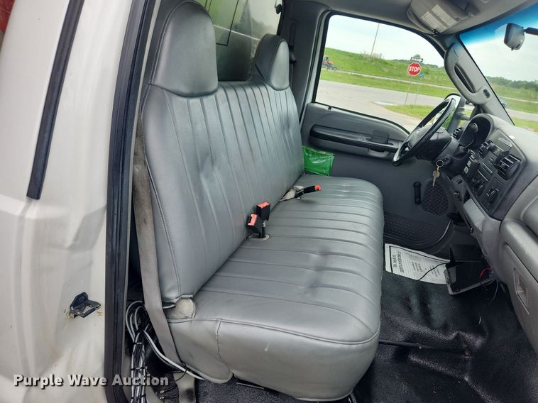 image for item LX9562 2005 Ford F450 Super Duty XL  utility / service truck