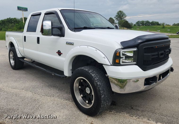 image for item LX9563 2006 Ford F250 Super Duty  Crew Cab pickup truck