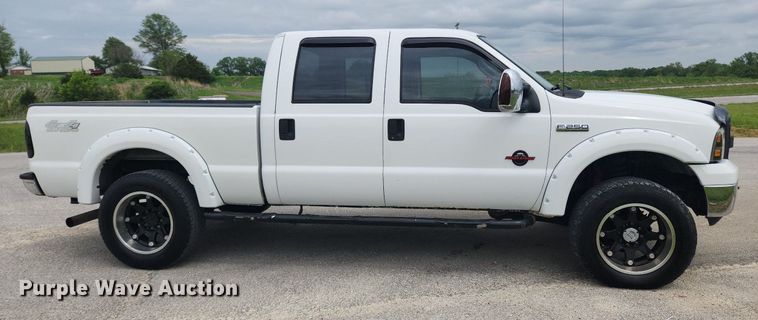 image for item LX9563 2006 Ford F250 Super Duty  Crew Cab pickup truck