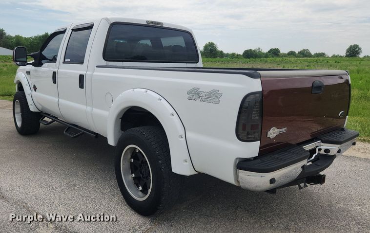 image for item LX9563 2006 Ford F250 Super Duty  Crew Cab pickup truck